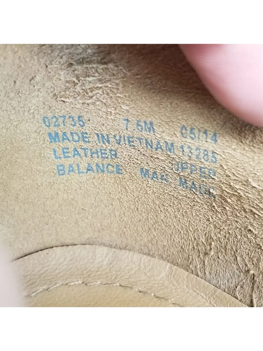 Clarks Shoes Womens Size 7.5 Burgundy Red Suede Ankle Strap Wedge *Read*